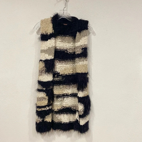 FREE PEOPLE Picture Perfect Shag Fuzzy Vest Size XS EUC - Picture 2 of 5